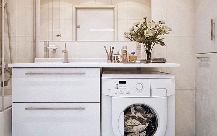 Столешница над стиральной машиной в ванной