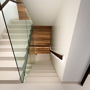Керамические ступени для лестницы Bianco Crema SATIN Lapitec