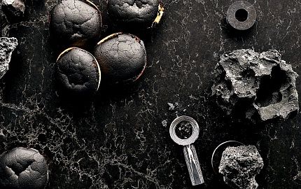 Кварцевая столешница для кухни из камня Vanilla Noir