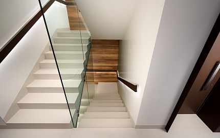 Керамические ступени для лестницы Bianco Crema SATIN Lapitec